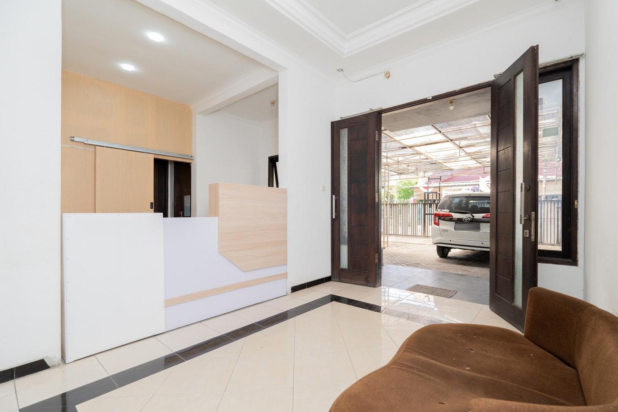 Reddoorz At Nginden Surabaya Hotel ภายนอก รูปภาพ