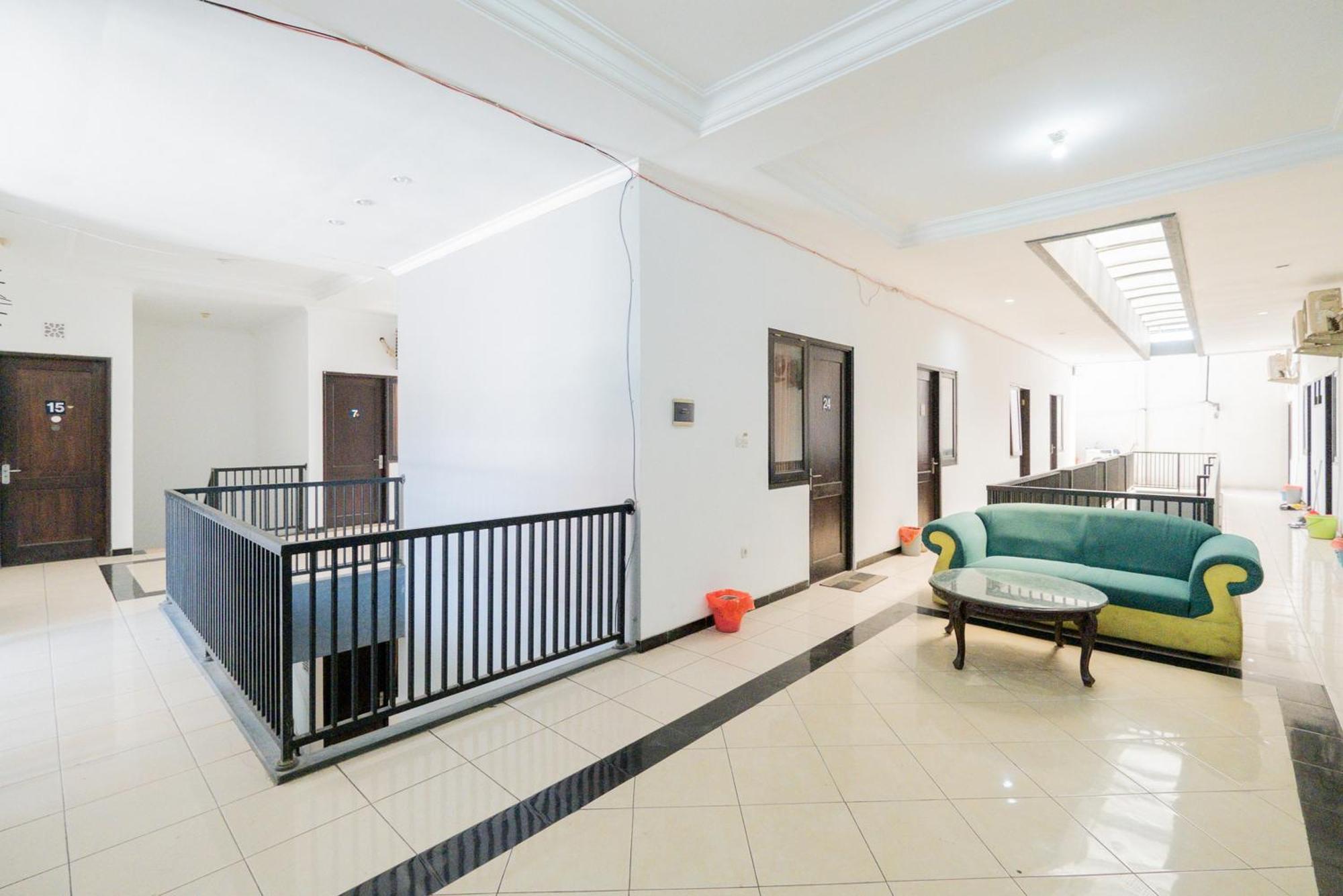 Reddoorz At Nginden Surabaya Hotel ภายนอก รูปภาพ